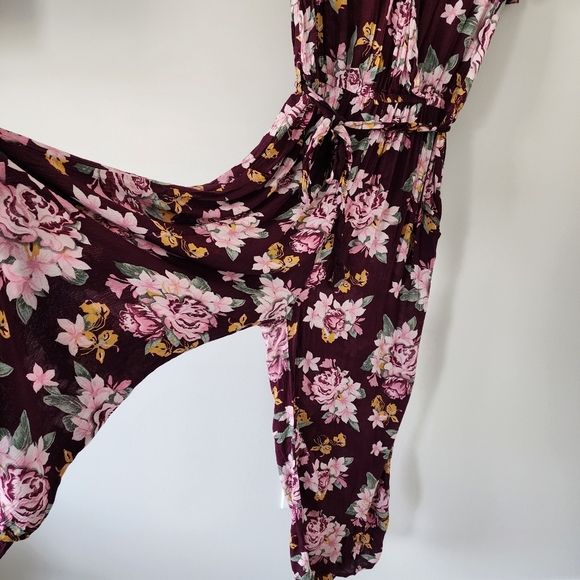Hot Kiss Jumpsuit Junior Womens Medium Burgundy Pink Floral Cropped Belted Flowy - Picture 4 of 5